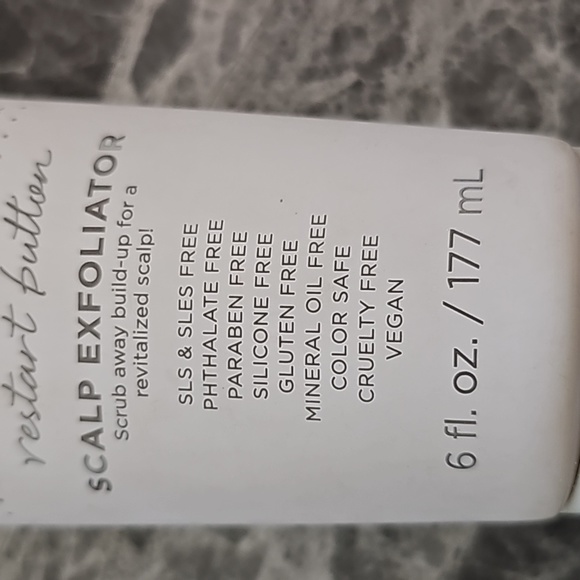 MINDY MCNIGHT HAIRITAGE Scalp Exfoliator Scrubs Away Build-Up - Picture 4 of 7